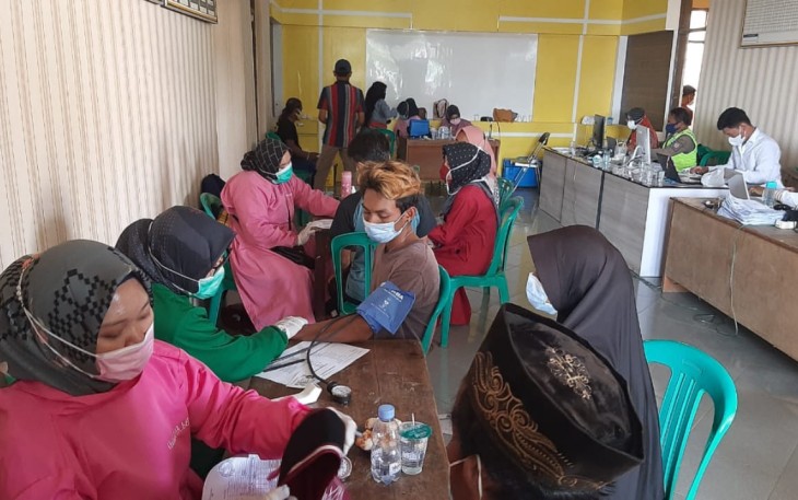 Warga Desa Cilengkrang Kec.Wado, Kab.Sumedang Sebanyak  784 Orang Dosis Satu Sukses Di Vaksin