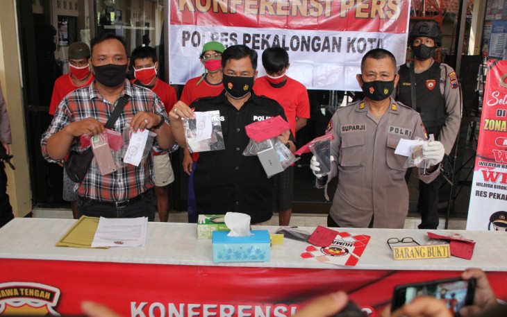 Satuan Reserse Narkoba (Satresnarkoba) Polres Pekalongan Kota menggelar konferensi pers terkait kasus penyalahgunaan narkotika jenis sabu.