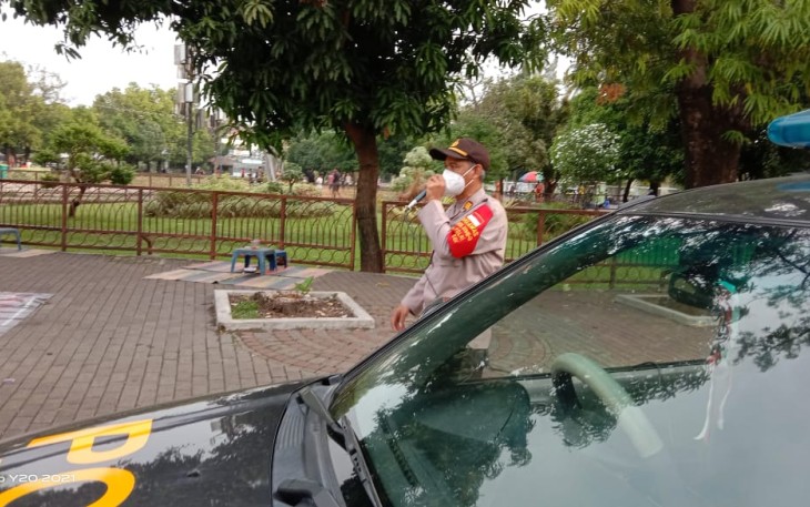 Kapolsek Pekalongan Utara dan Tim PPKM Mikro bersama Dinas terkait terus melakukan himbauan dan penyuluhan kepada masyarakat, terutama di tempat-tempat yang menjadi pusat aktivitas masyarakat Kecamatan Pekalongan Utara Kota Pekalongan.