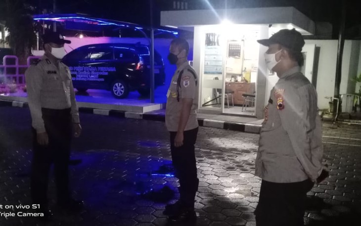 Polsek Pekalongan Utara Polres Pekalongan Kota Polda Jawa Tengah intensif menggelar patroli Blue Light untuk menciptakan situasi yang aman dan kondusif.