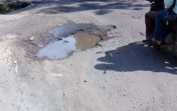 Kondisi Jalan Hibrida Yang Rusak Parah