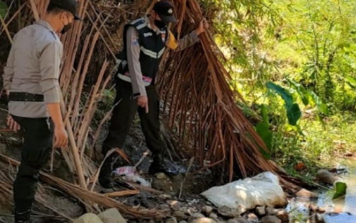 Penemuan bayi di pinggir sungai