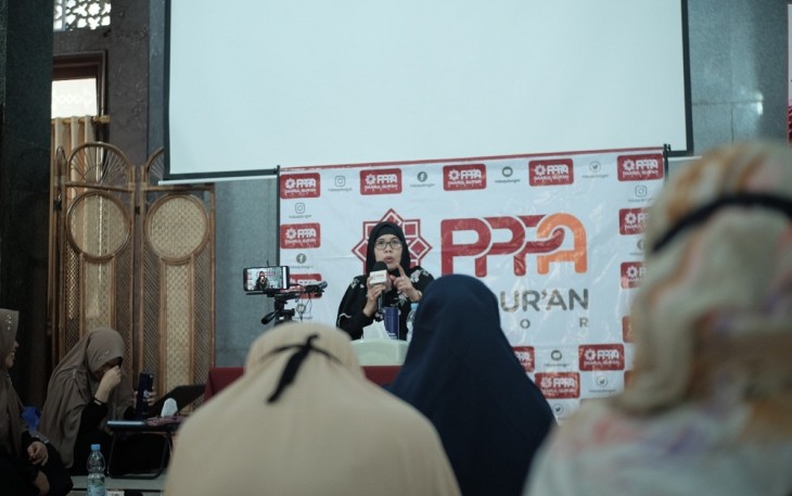  Ustadzah Yati Priyati dalam kajian Muslimah Daarul Qur'an 