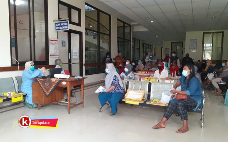 Klinik Jantung dan Pembuluh Darah RSUD Mardi Waluyo Kota Blitar Berikan Sosialisasi Vaksinasi Covid-19 untuk Pasien Jantung (foto : Faisal NR / Klikwarta.com)