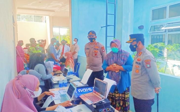 Kapolres Bintan AKBP Tidar Wulung Dahono SH SIK MM Melakukan Peninjauan Pelaksanaan Vaksinasi 