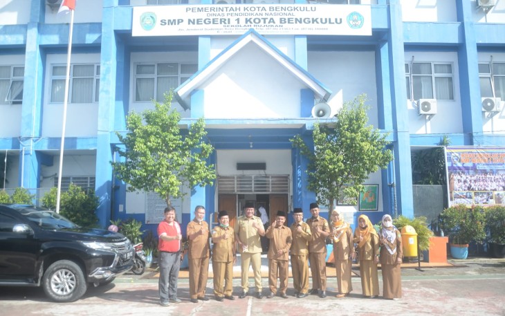Kunjungi SMPN 01 Kota Bengkulu, Wagub Rosjonsyah Dorong Semangat Siswa agar terus Berprestasi