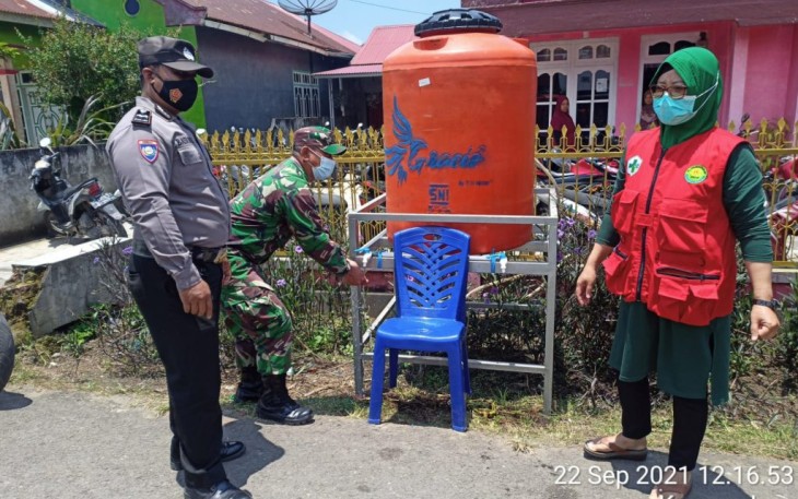 Bhabinkamtibmas Polsek Curup Tinjau Prokes di Lokasi Hajatan