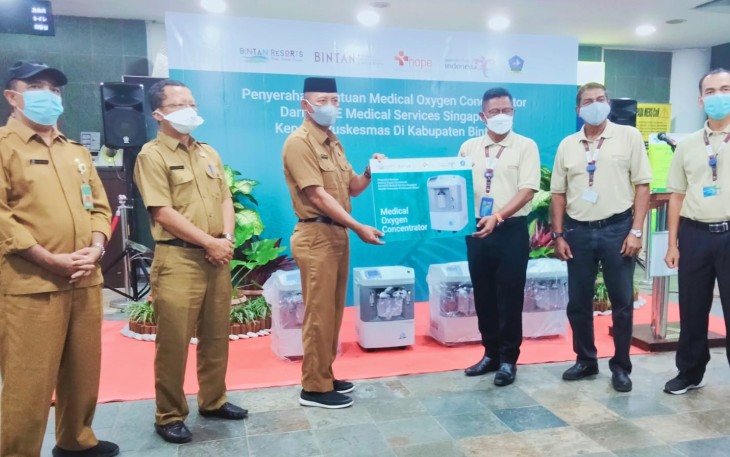 HOPE Medical Services Singapura Serahkan Bantuan 16 Mesin Oxygen Consentrat Untuk Kabupaten Bintan