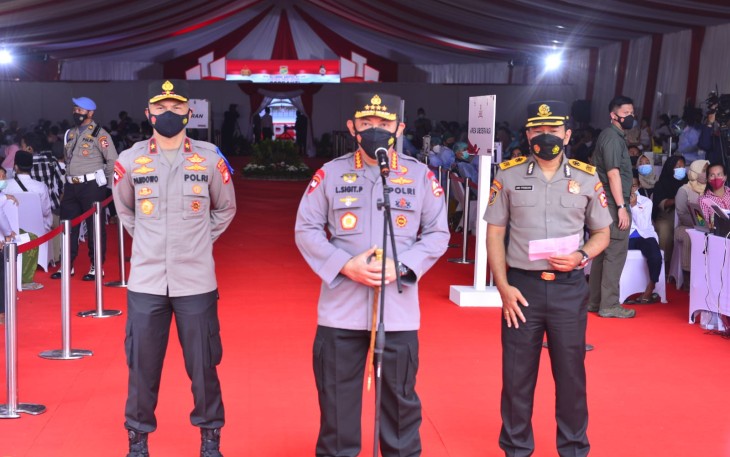 Kapolri Jenderal Listyo Sigit Prabowo Menghadiri Acara Vaksinasi Massal