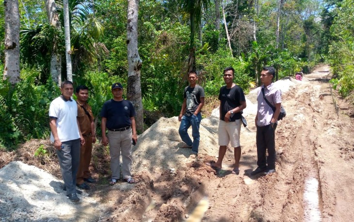 Anggota DPRD Pasaman H Sodikin Nursewan Pantau Pembangunan Jalan Lingkung di Kenagarian Cubadak