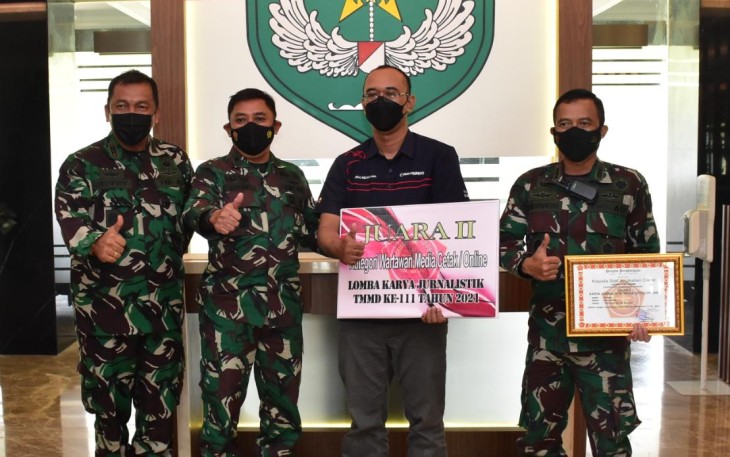 Wartawan Mitra Kodam Jaya dari Koran Sindo meraih Juara II Lomba Karya Jurnalistik (LKJ) program TNI Manunggal Membangun Desa (TMMD) Ke-111 TA 2021