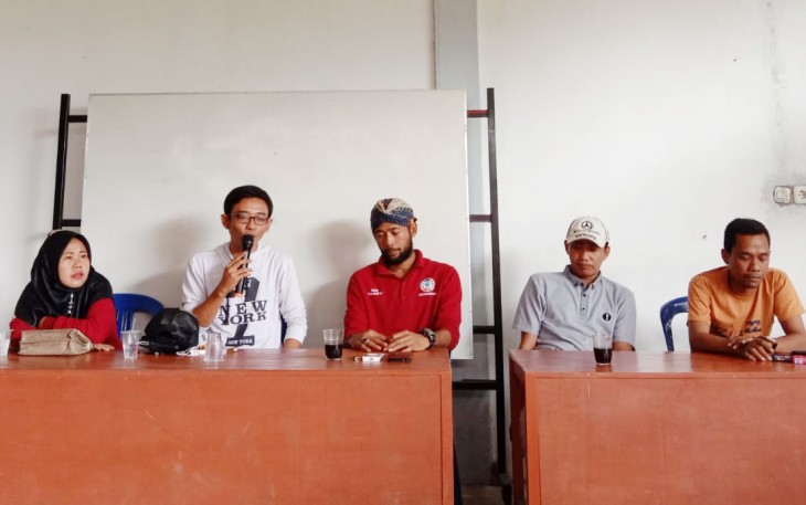 Tim Klikwarta.com saat menyambangi Desa Tanjung Kuaw