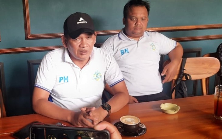 Manajer dan Pelatih Kepala Persika Karanganyar, Prihanto dan Beny Andriawan (kiri ke kanan).