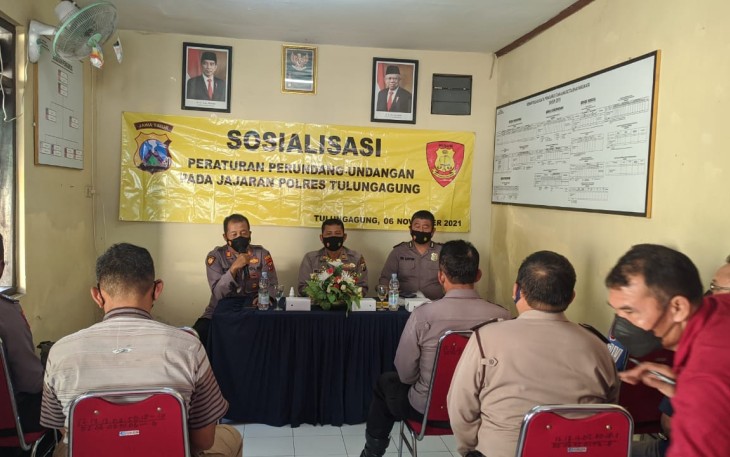  sosialisasi perundang-undangan, Seksi Hukum Polres Tulungagung giliran menyambangi Polsek Boyolangu dan Polsek Pakel