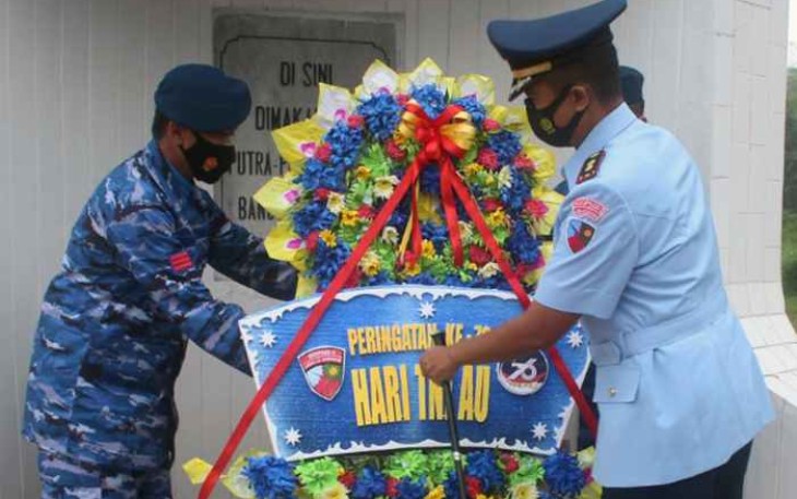 Peringati HUT ke-76 TNI AU,Personel Lanud JB Soedirman Ziarah ke TMP Purbosaroyo