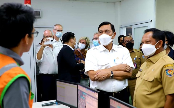 Mendagri saat Dampingi Menko Marves Tinjau PLTSa Merah Putih dan RDF Plant Bantargebang