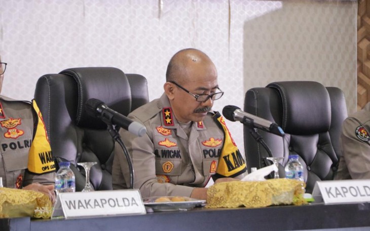 Kapolda Bengkulu Irjen Pol. Drs. Agung Wicaksono, M. Si saat menggelar konferensi pers, Rabu (28/12/2022) di gedung adem Polda Bengkulu.