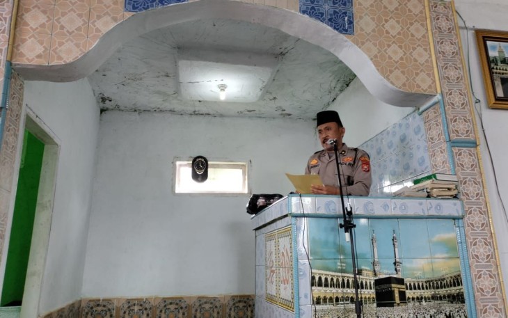 TNI/Polri saat Menjadi Petugas Shalat Jumat