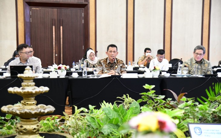 Gubernur Ansar Ahmad saat menerima kunjungan kerja Komisi XI DPR RI ke Kepri di Swiss Bell Hotel Kota Batam, Jum'at (9/9).