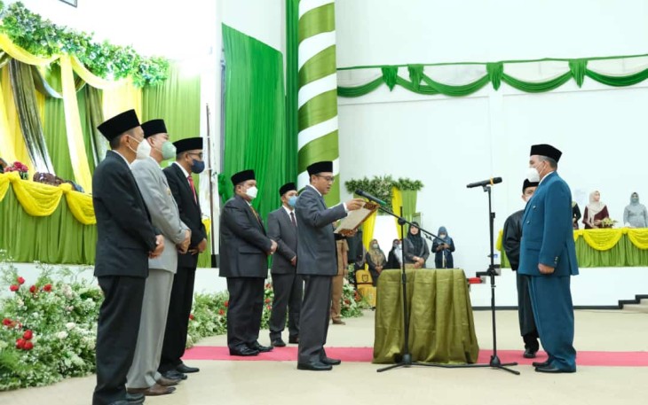 Ketua DPRD Kepahiang saat Pimpin Pengambilan Sumpah Janji Drs Basing Ado Gantikan (alm) M Thobari Muad