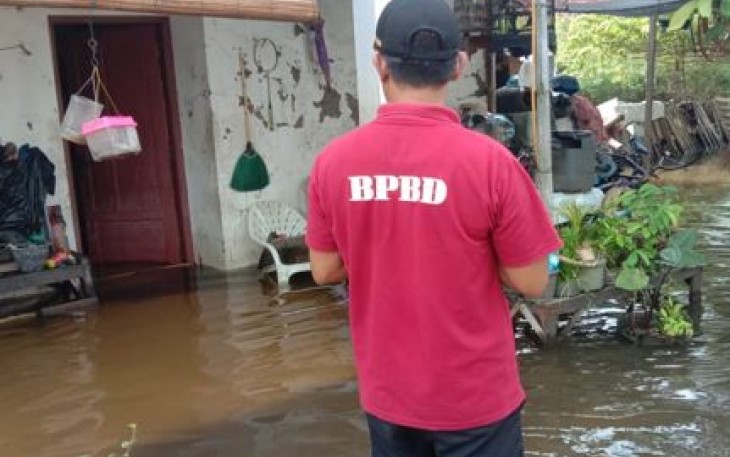 Banjir merendam permukiman warga di kabupaten Pemalang, Jawa Tengah,  pada Jumat (2/12)