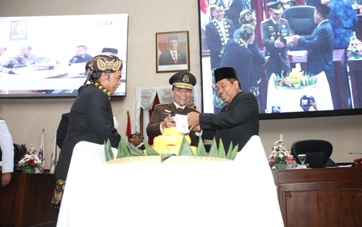 Suhajar saat mewakili Mendagri dalam Rapat Paripurna Istimewa Peringatan Hari Jadi HUT ke-22 Provinsi Banten Tahun 2022 di Ruang Rapat Paripurna DPRD Provinsi Banten, Selasa (4/10/2022).