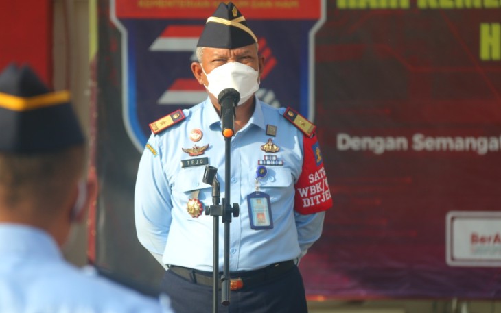 Kepala Kantor Wilayah Kementerian Hukum dan Hak Asasi Manusia Banten Tejo Harwanto saat menjadi pembina apel pagi pegawai, Senin (01/08/2022). 