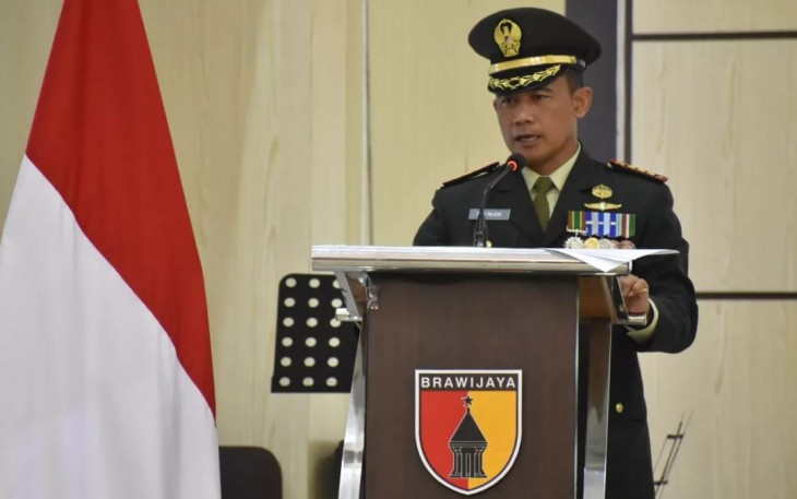 Danrem 081/DSJ saat Pimpin Tradisi Wisuda Purnawira Perwira