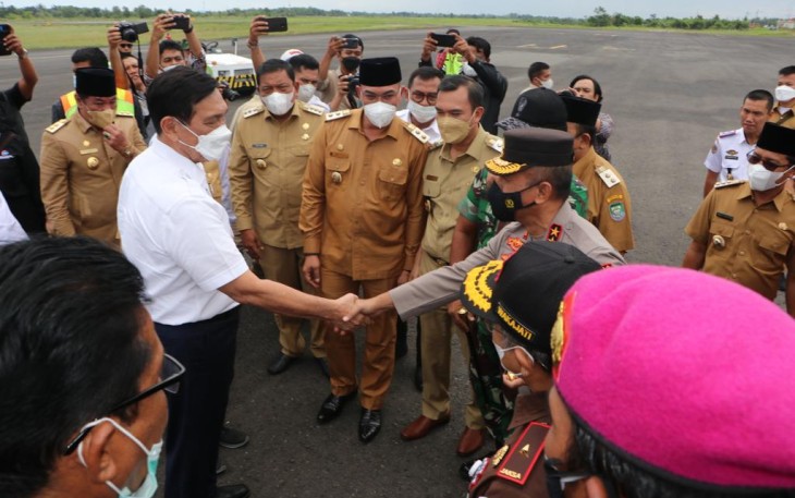 Kapolda Bengkulu saat Sambut Kedatangan Menko Bidang Kemaritiman