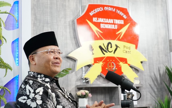 Gubernur Rohidin saat menjadi bintang tamu pertama di 'Ngobrol Cerita Terkini' di Gedung Kejati Bengkulu, Senin, (26/9). 