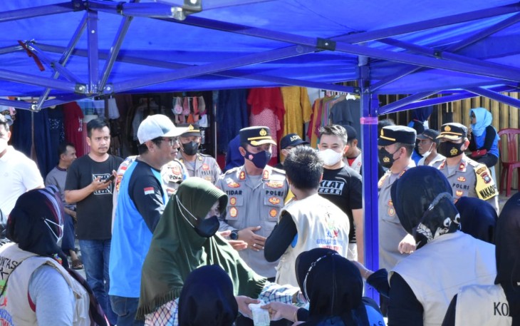 Polres Bintan saat lakukan Operasi Pasar Murah di Wilayah Kabupaten Bintan