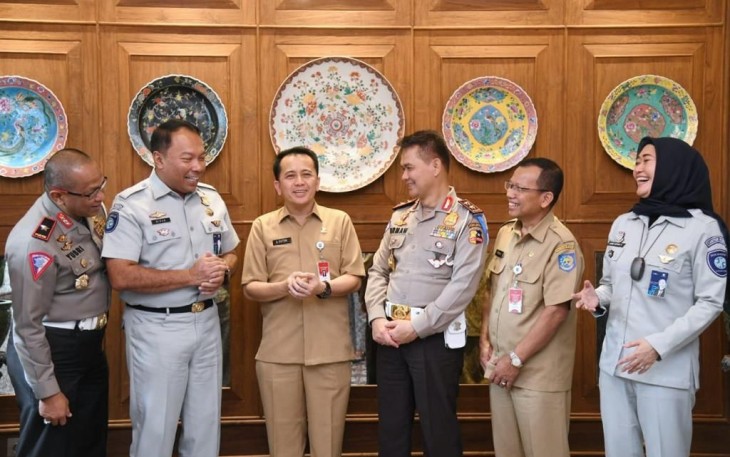 Dirjen Keuda Kemendagri, Agus Fatoni dalam Rakor Pembina Samsat Nasional bersama Kakorlantas Polri Irjen Pol. Firman Shantyabudi, dan Direktur Utama PT Jasa Raharja Rivan A. Purwantono beserta jajaran di Plataran Menteng, Jakarta Pusat, Senin (13/06/2022). 