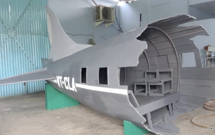 Miniatur Pesawat Dakota VT-CLA