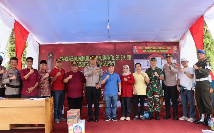 Kapolres Mukomuko saat Pantau Kegiatan di Pospam dan Posyan
