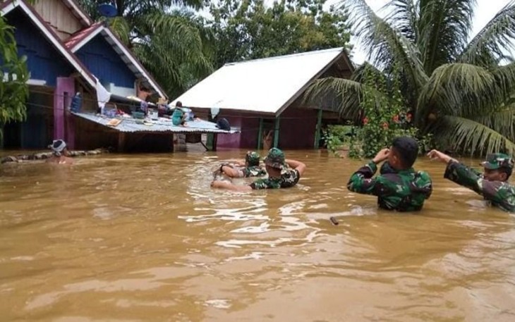 Salah satu rumah warga tergenang luapan air banjir