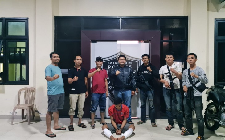 Tersangka saat diamankan aparat