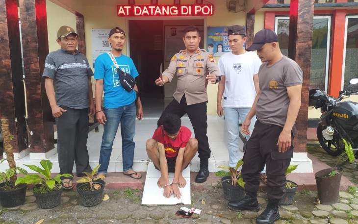 Tersangka (diborgol) saat diamankan