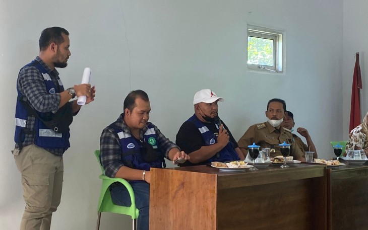 Musyawarah di Kantor Desa Gunung Selan, menghadirkan pihak Perusahaan PT PMN dengan masyarakat Desa Gunung Selan, sekaligus unsur Tripika Kecamatan Kota Arga Makmur, Selasa 8 Februari 2022.