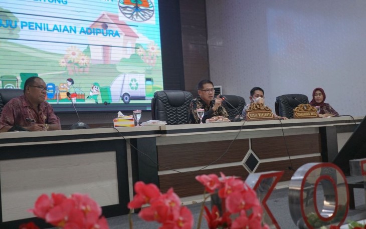 Wakil walikota Bitung saat membuka sosialisasi persiapan penilaian Adipura