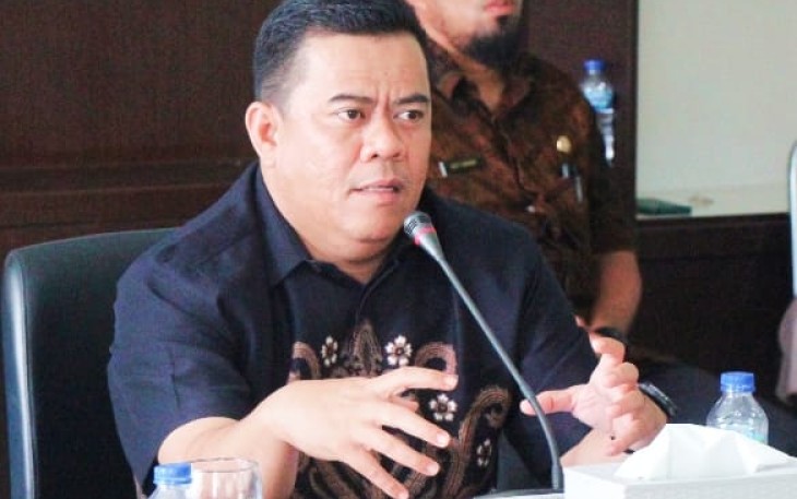  Pj Sekda Kabupaten Bintan Roni Kartika saat memberikan sambutannya dalam rapat