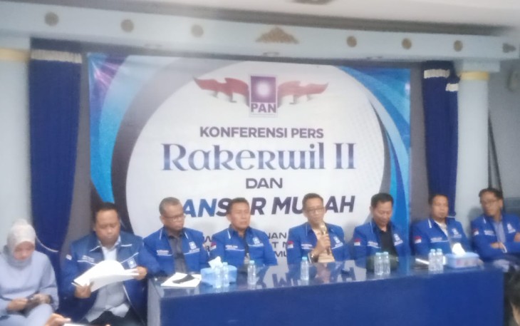 Koferensi Pers Rakerwil dan PANsar Murah DPW PAN Jatim, di Sekretariat PAN Jatim, Surabaya, Kamis (28/7/2022) malam.