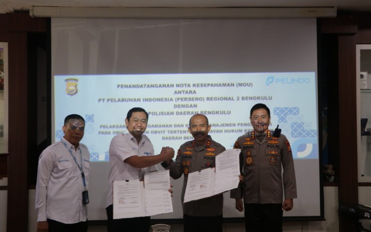 Kapolda Bengkulu Bersama GM Pelindo seusai Tandatangani Perpanjangan MOU Pengamanan