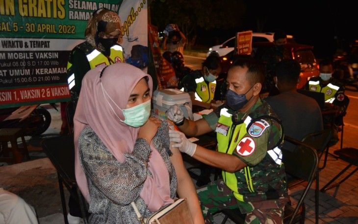 Vaksinasi Booster Malam Hari Sasar Pengunjung McDonald"s 