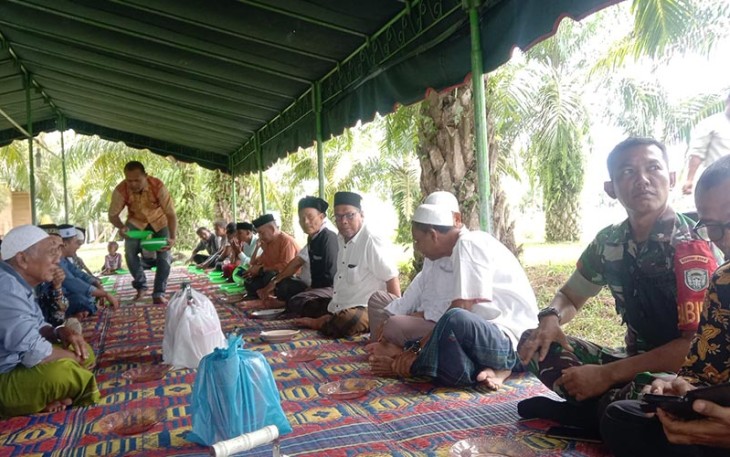 Babinsa Bambang Ikuti Tradisi Kenduri Blang di Desa Binaan