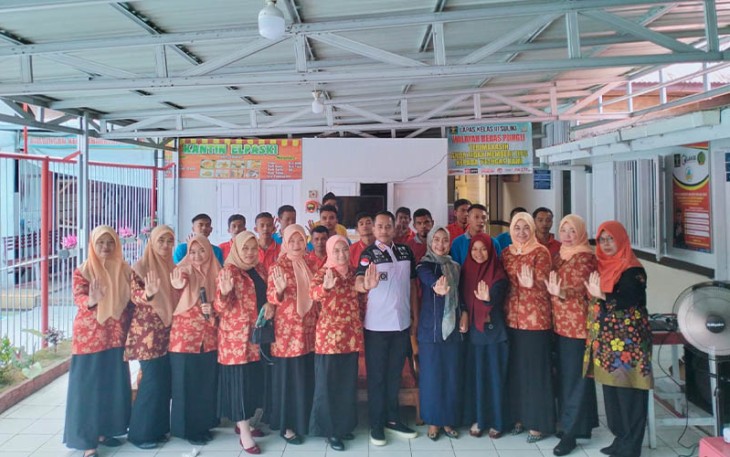 Suasana penyuluhan terkait deteksi dini Tumor dan Kanker bagi perempuan dan laki-laki di Lapas Kelas III Suliki.