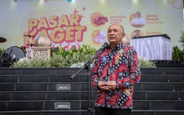 Menteri Koperasi dan UKM Teten Masduki dalam acara Pasar Kaget SMESCO 2022 di Area Depan Gedung SMESCO Indonesia, Jakarta, Selasa (25/4).