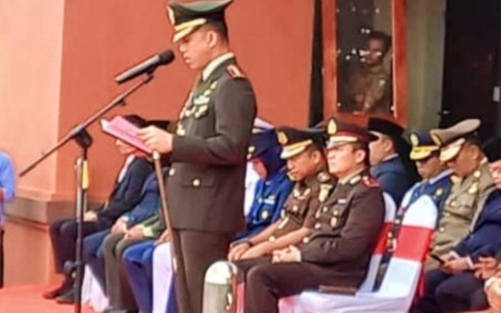 Dandim 0315/TPI Kolonel Inf. Tomy Anderson MPICT saat menjadi inspektur Upacara 