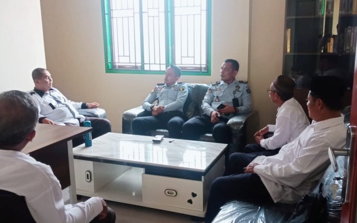 Lapas Kelas III Suliki mengunjungi Kantor Urusan Agama (KUA) Pusaka, Kecamatan Suliki, Kabupaten Limapuluh Kota.