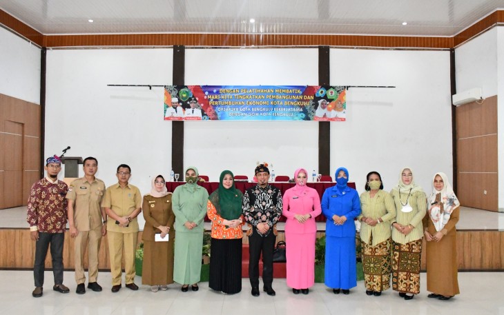 Foto bersama usai acara