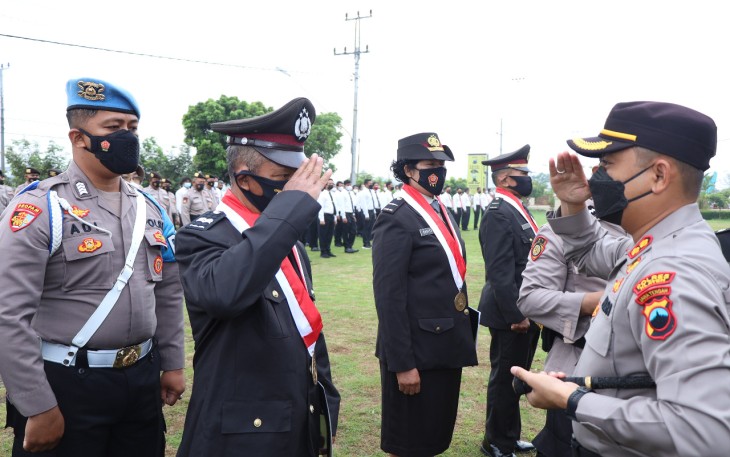 Kapolres Klaten Pimpin upacara pelepasan 38 personil purna tugas
